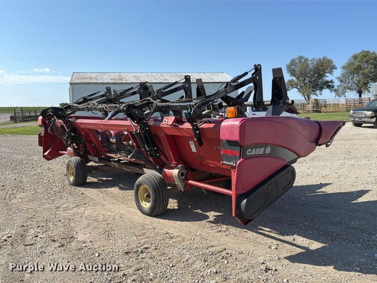 image for item DZ4840 2001 Case IH 2208 30 corn head
