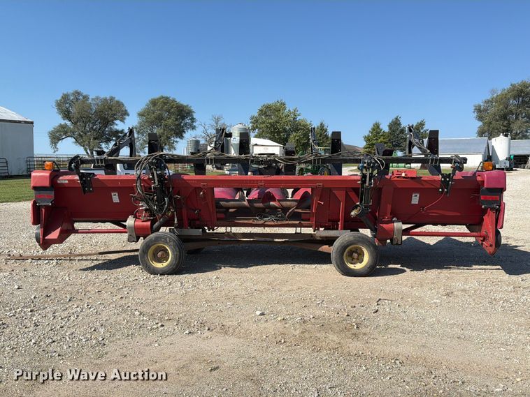 image for item DZ4840 2001 Case IH 2208 30 corn head