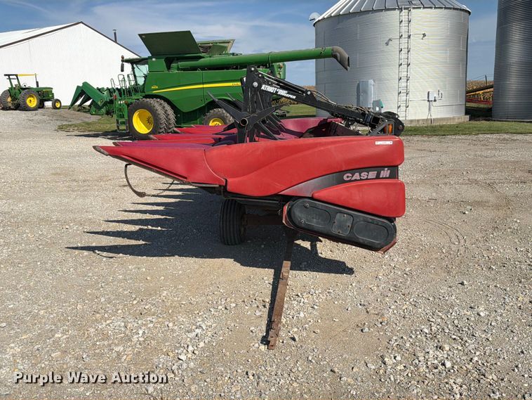 image for item DZ4840 2001 Case IH 2208 30 corn head