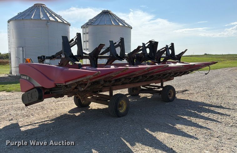 image for item DZ4840 2001 Case IH 2208 30 corn head