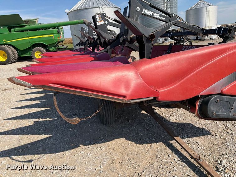 image for item DZ4840 2001 Case IH 2208 30 corn head