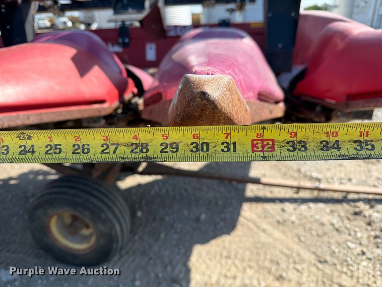 image for item DZ4840 2001 Case IH 2208 30 corn head
