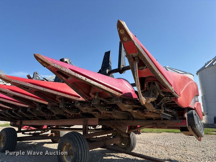 image for item DZ4840 2001 Case IH 2208 30 corn head