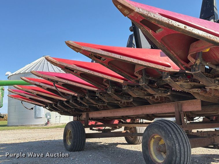 image for item DZ4840 2001 Case IH 2208 30 corn head