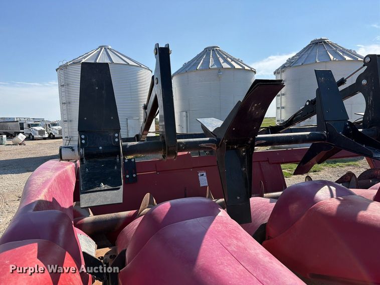image for item DZ4840 2001 Case IH 2208 30 corn head