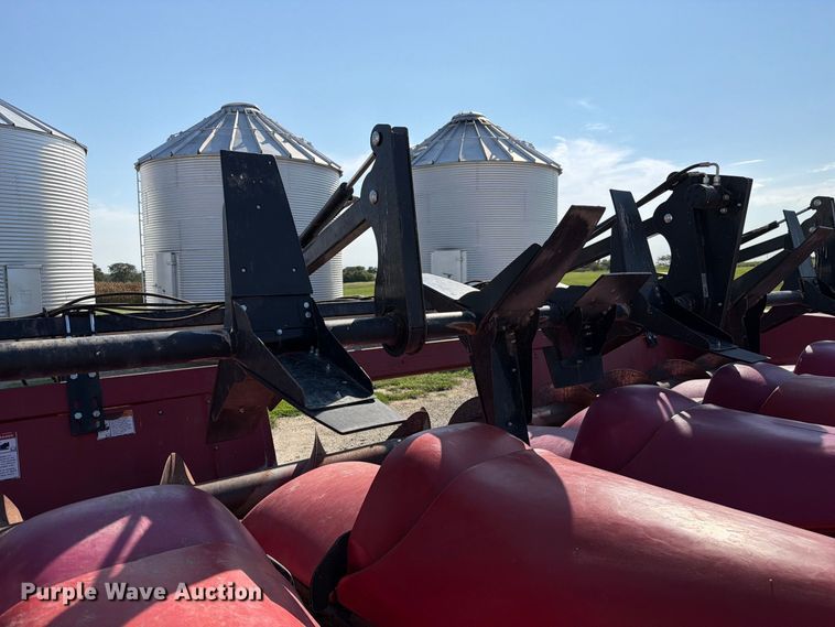 image for item DZ4840 2001 Case IH 2208 30 corn head