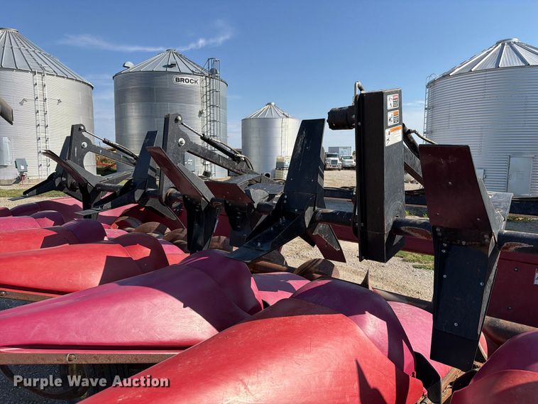 image for item DZ4840 2001 Case IH 2208 30 corn head