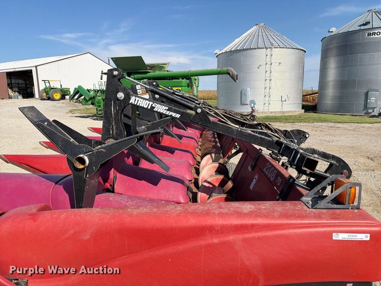image for item DZ4840 2001 Case IH 2208 30 corn head