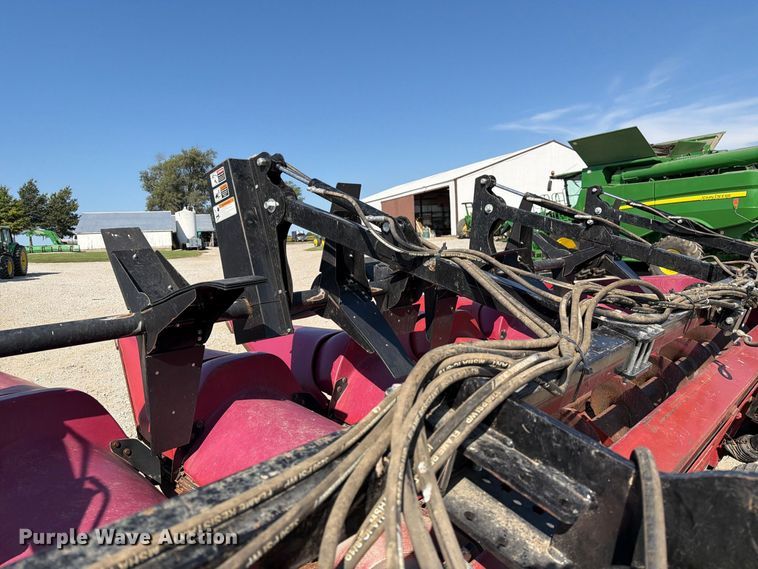 image for item DZ4840 2001 Case IH 2208 30 corn head