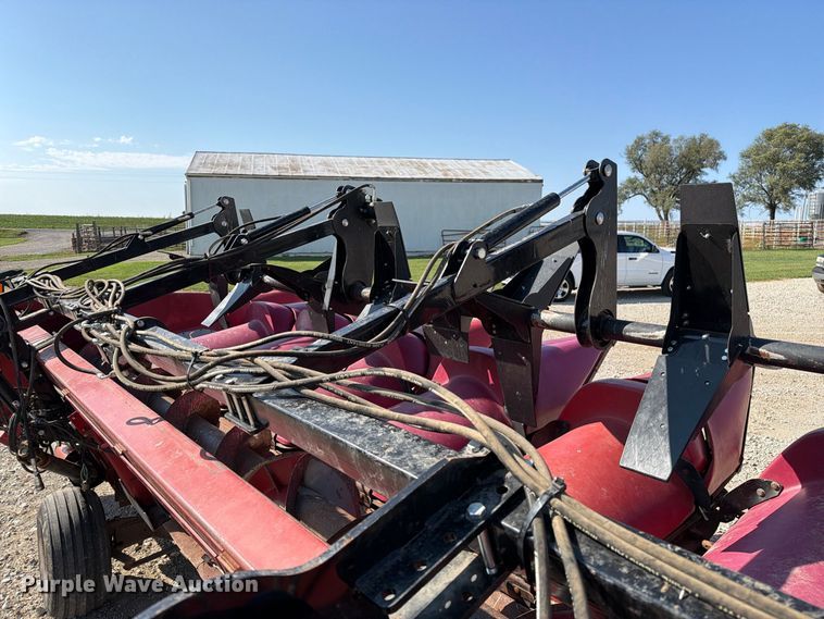 image for item DZ4840 2001 Case IH 2208 30 corn head