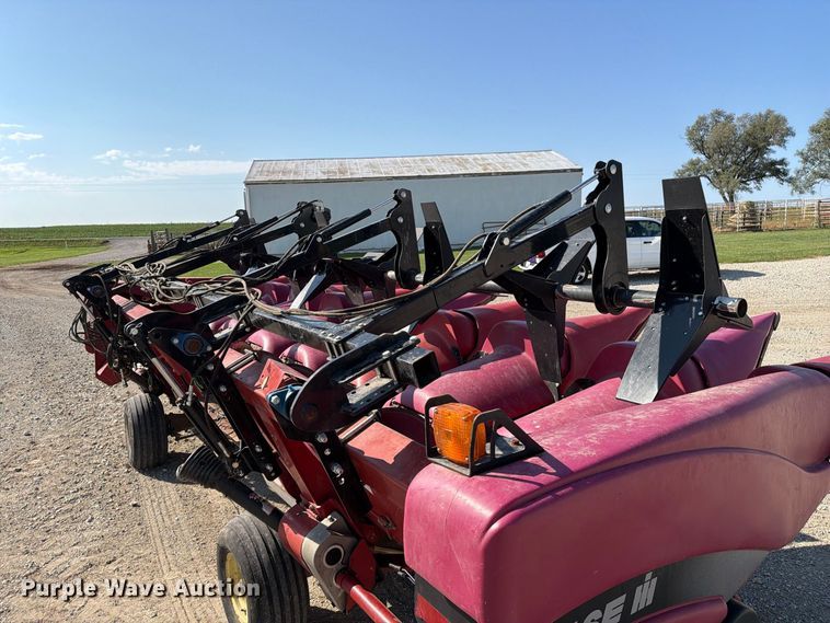 image for item DZ4840 2001 Case IH 2208 30 corn head