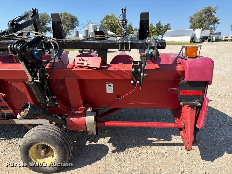 image for item DZ4840 2001 Case IH 2208 30 corn head