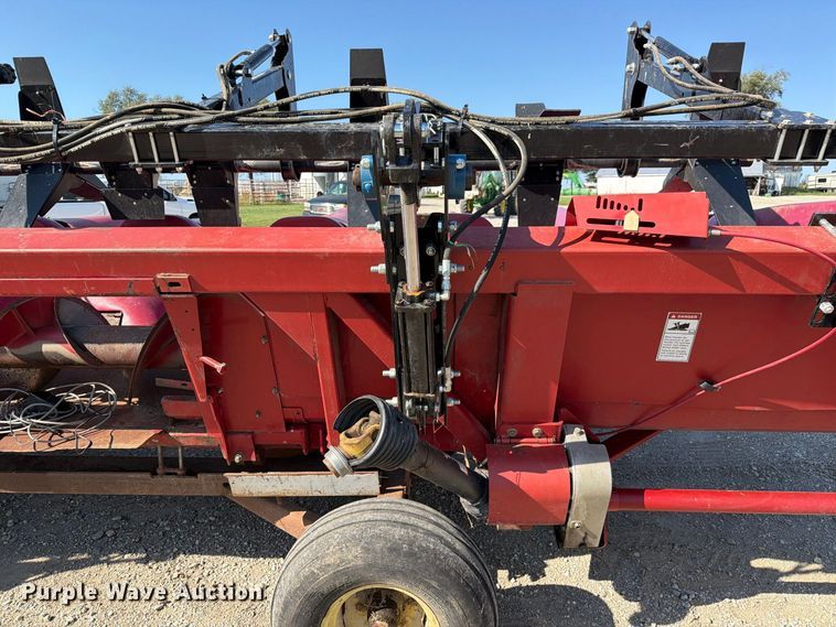 image for item DZ4840 2001 Case IH 2208 30 corn head