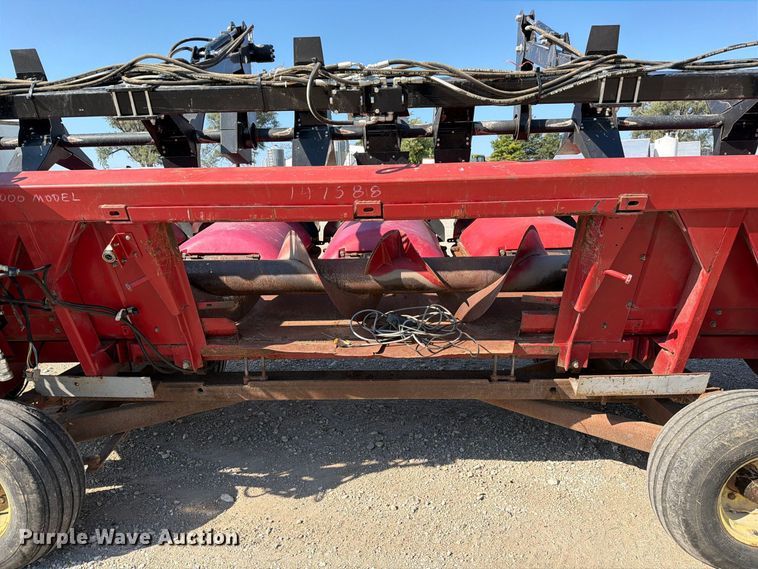 image for item DZ4840 2001 Case IH 2208 30 corn head