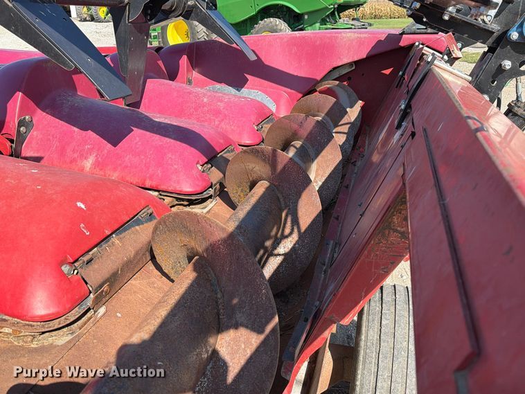 image for item DZ4840 2001 Case IH 2208 30 corn head