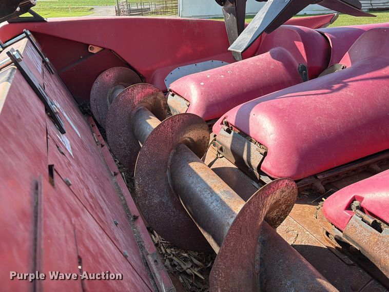 image for item DZ4840 2001 Case IH 2208 30 corn head