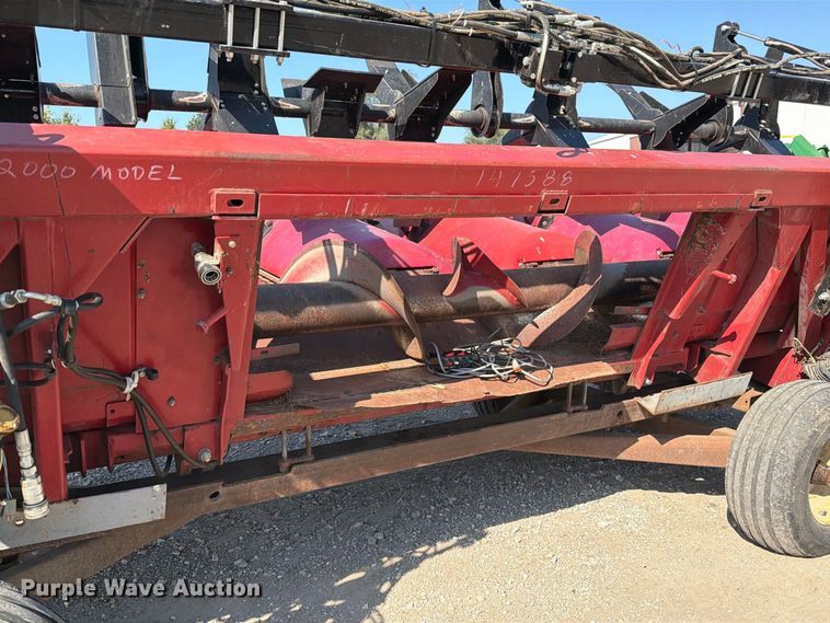 image for item DZ4840 2001 Case IH 2208 30 corn head