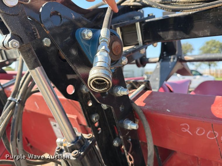 image for item DZ4840 2001 Case IH 2208 30 corn head