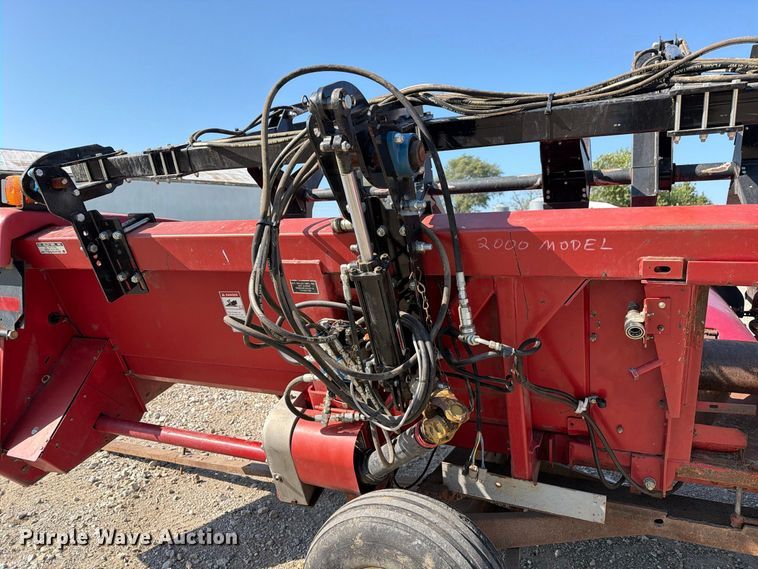 image for item DZ4840 2001 Case IH 2208 30 corn head