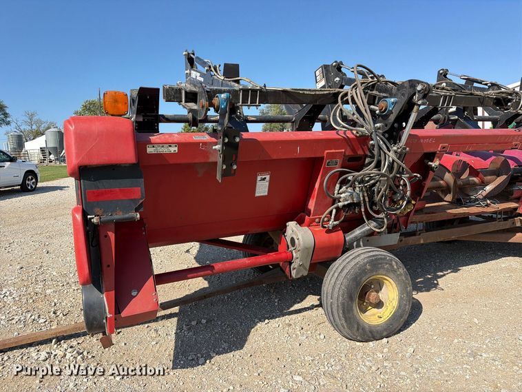 image for item DZ4840 2001 Case IH 2208 30 corn head