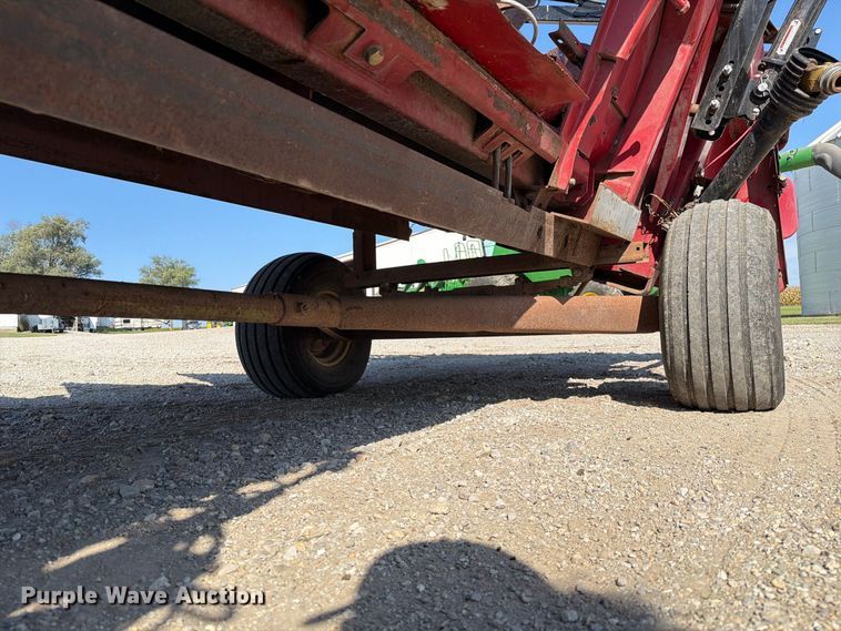 image for item DZ4840 2001 Case IH 2208 30 corn head