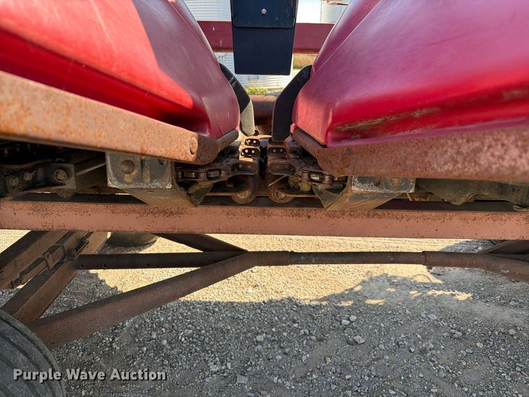 image for item DZ4840 2001 Case IH 2208 30 corn head