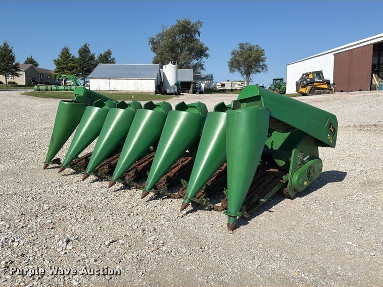 image for item DZ4841 John Deere 693 corn head