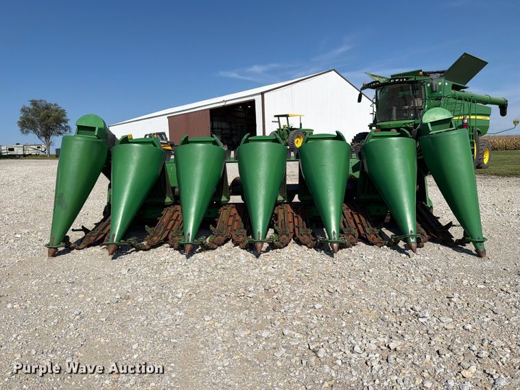 image for item DZ4841 John Deere 693 corn head