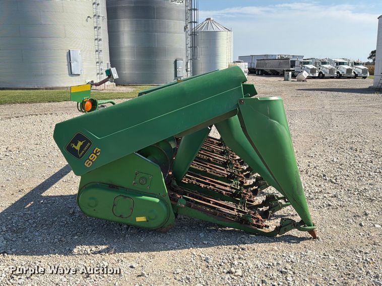 image for item DZ4841 John Deere 693 corn head