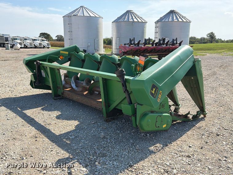 image for item DZ4841 John Deere 693 corn head