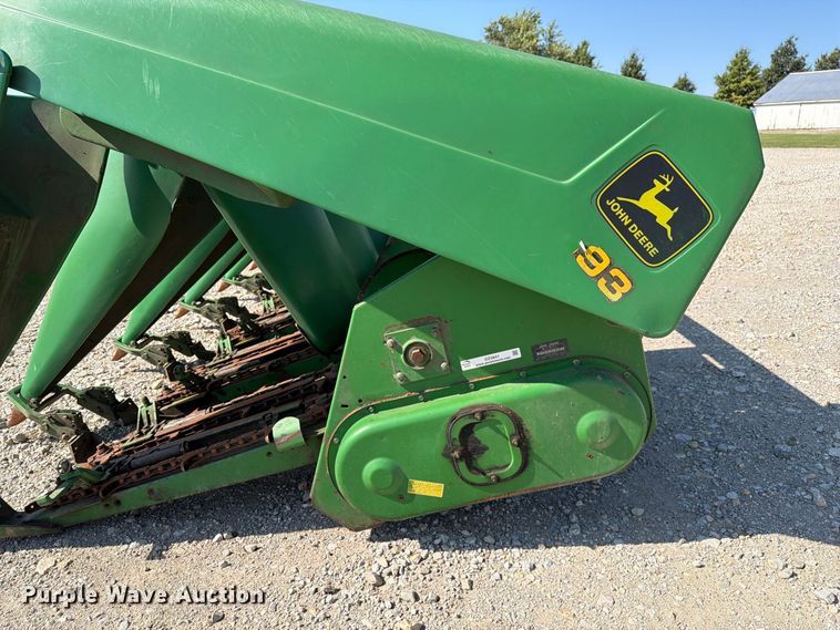 image for item DZ4841 John Deere 693 corn head