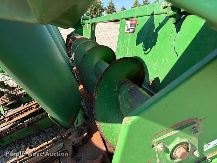 image for item DZ4841 John Deere 693 corn head