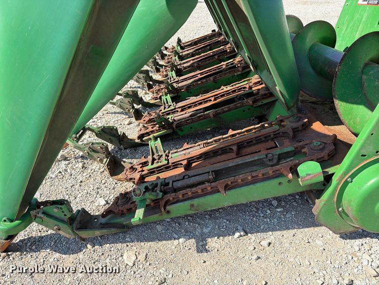 image for item DZ4841 John Deere 693 corn head