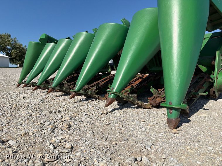 image for item DZ4841 John Deere 693 corn head
