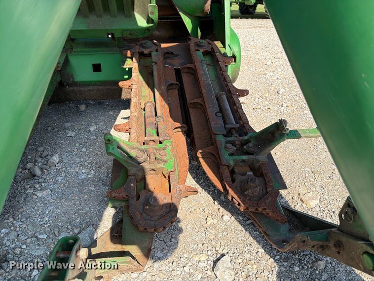 image for item DZ4841 John Deere 693 corn head