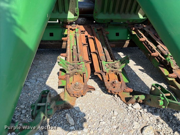 image for item DZ4841 John Deere 693 corn head