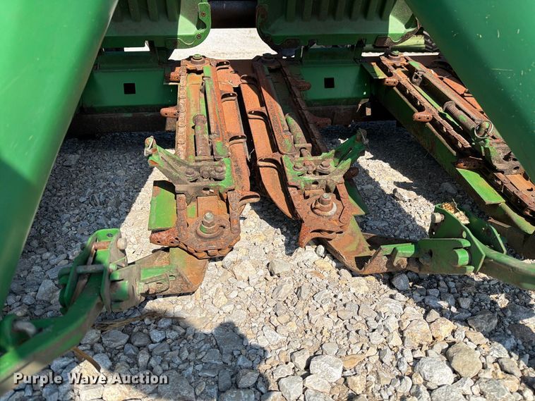 image for item DZ4841 John Deere 693 corn head