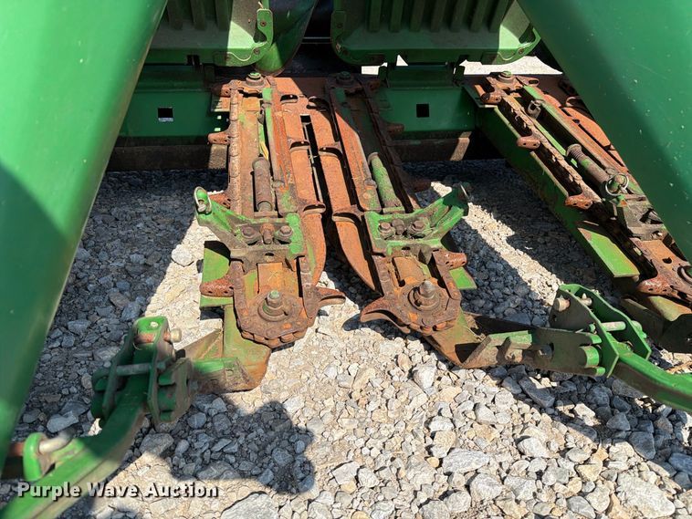 image for item DZ4841 John Deere 693 corn head