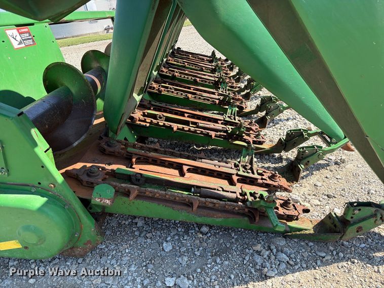 image for item DZ4841 John Deere 693 corn head