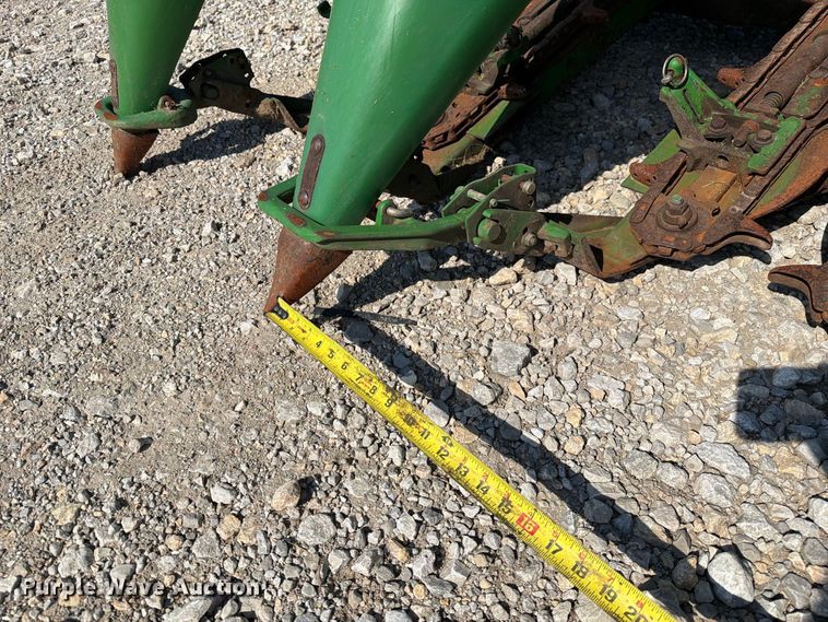 image for item DZ4841 John Deere 693 corn head
