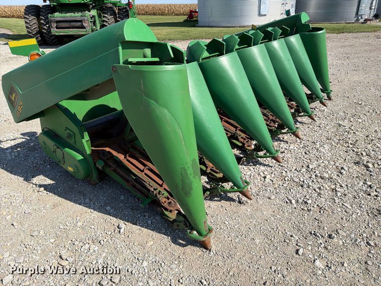 image for item DZ4841 John Deere 693 corn head