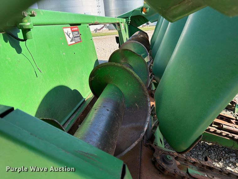 image for item DZ4841 John Deere 693 corn head