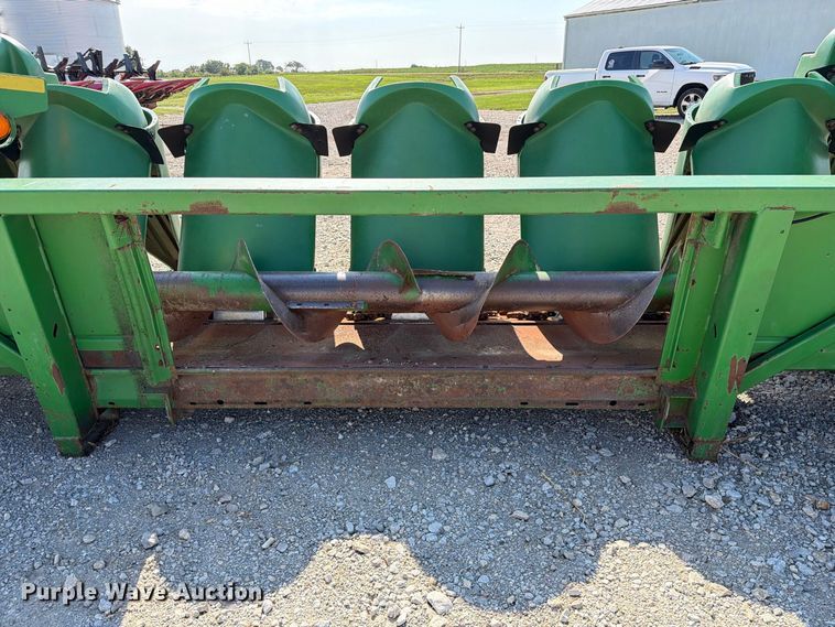 image for item DZ4841 John Deere 693 corn head
