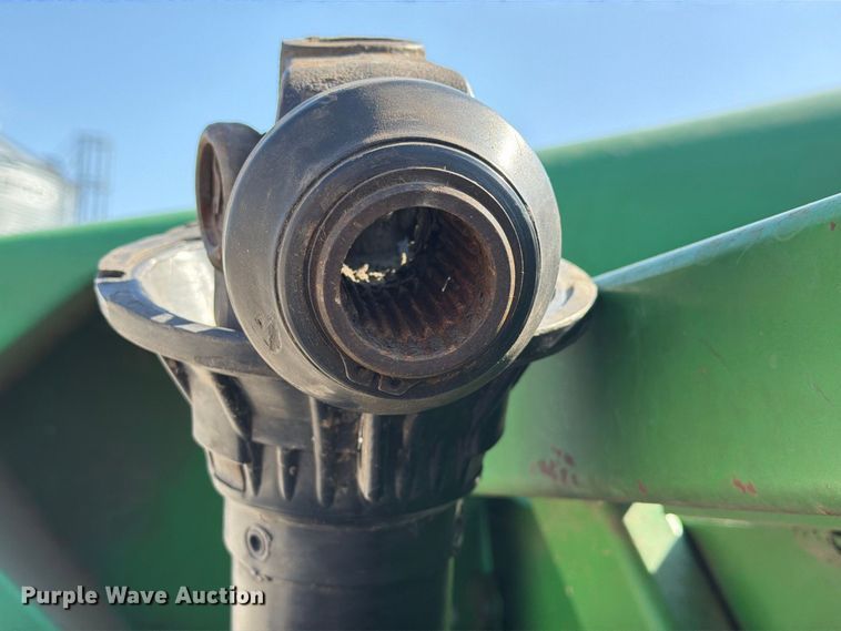 image for item DZ4841 John Deere 693 corn head
