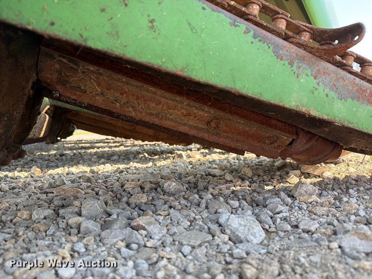 image for item DZ4841 John Deere 693 corn head