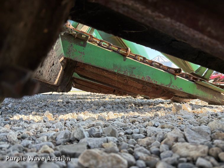 image for item DZ4841 John Deere 693 corn head