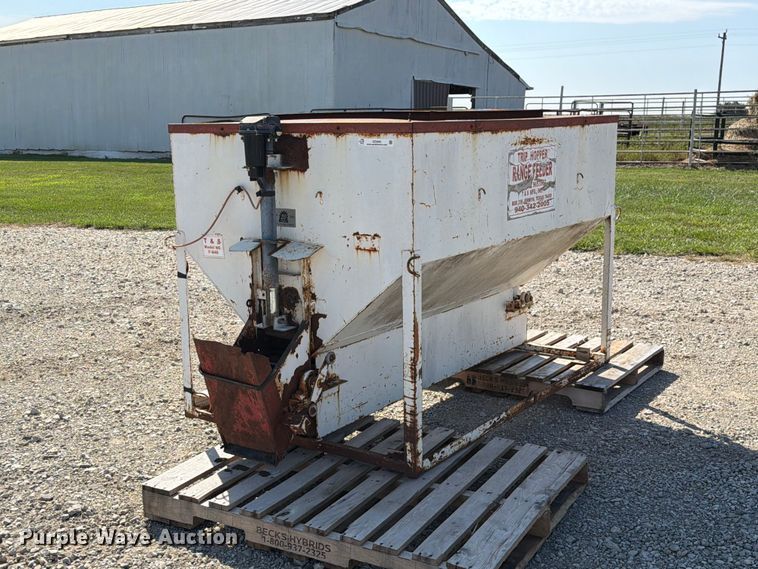 T&S Trip Hopper P-846 range feeder