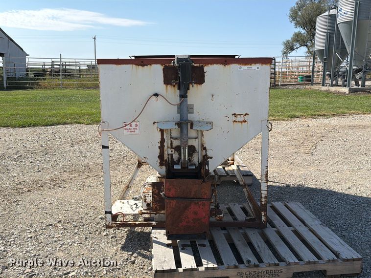 image for item DZ4842 T&S Trip Hopper P-846 range feeder
