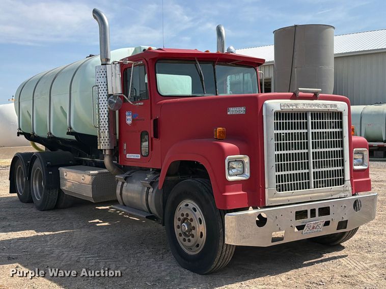 image for item DZ4847 1984 International Harvester Transtar 4300 liquid fertilizer truck