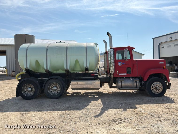 image for item DZ4847 1984 International Harvester Transtar 4300 liquid fertilizer truck